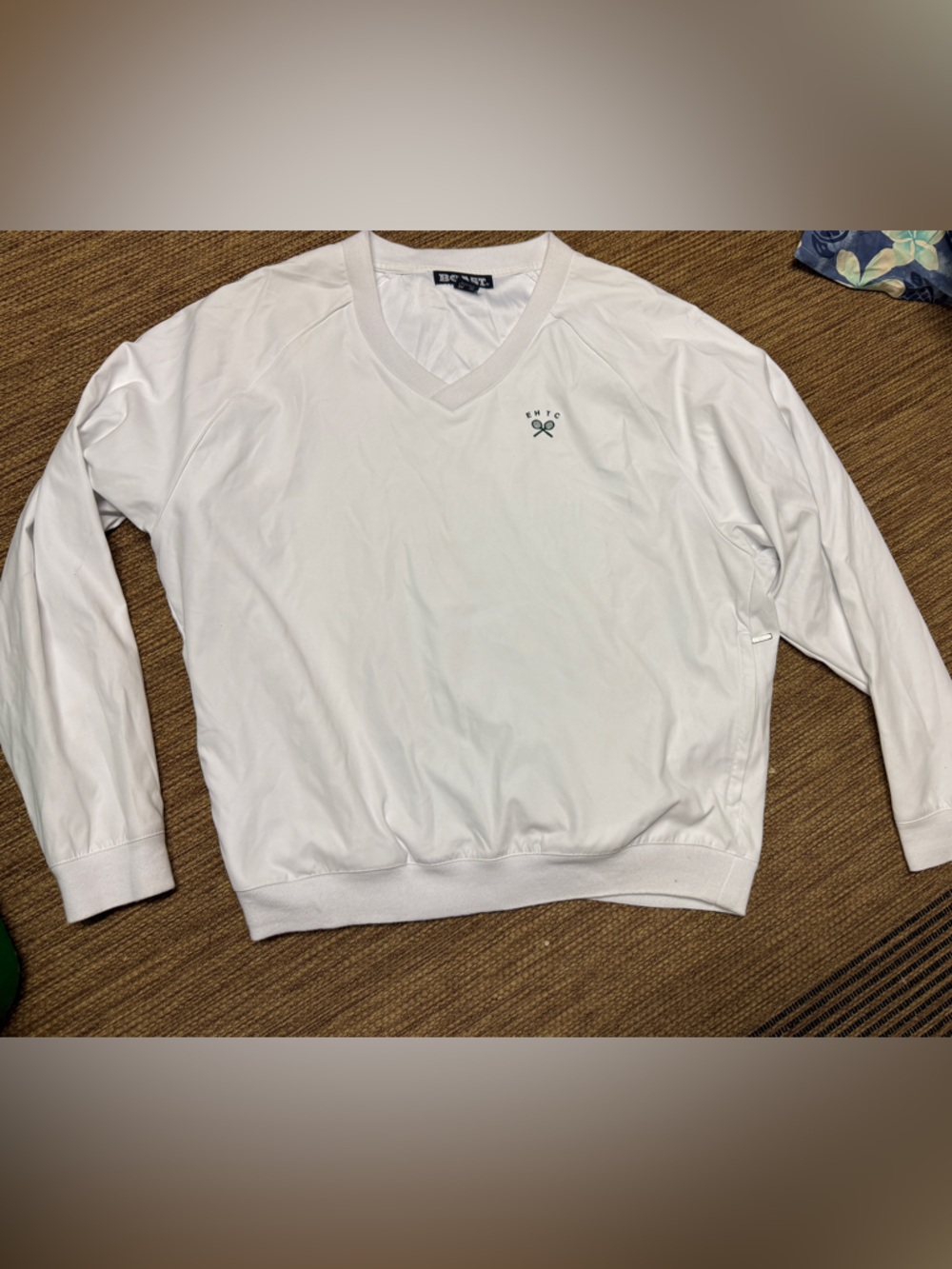 White V-Neck Sweater with Subtle Chest Logo - Unknown Brand